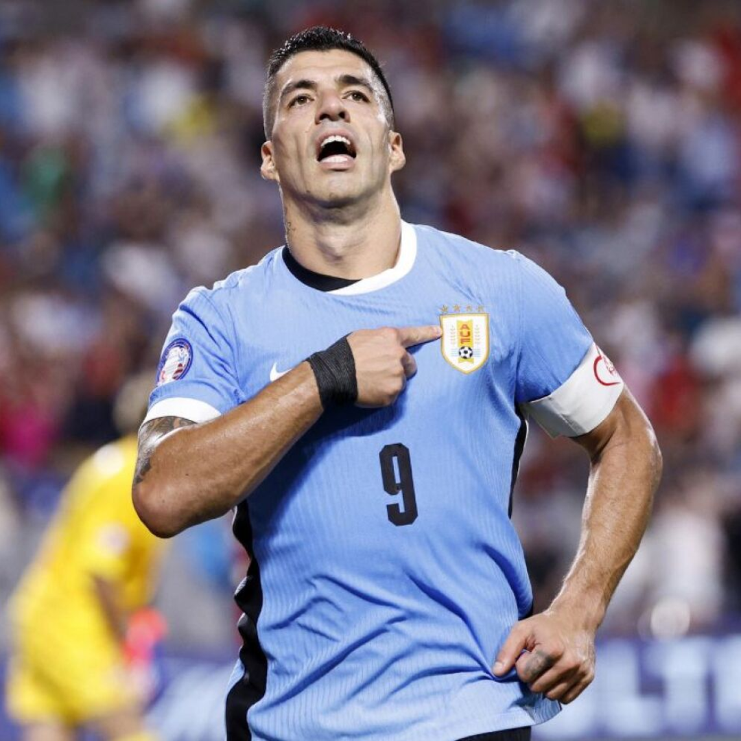 Luis Suarez (9) Uruguay Local
